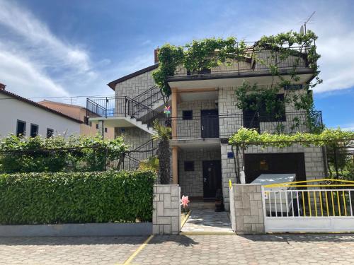 A szálláshely kívülről, Apartments Hrnjić (Apartments Hrnjic) in Umag A szálláshely kívülről, Apartments Hrnjić (Apartments Hrnjic) in Umag