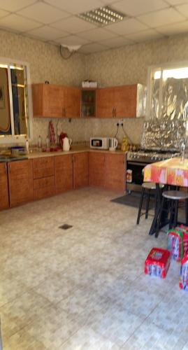 Kitchen, شاليه على البحر UAE, Abu Dhabi in Al Marfa' Kitchen, شاليه على البحر UAE, Abu Dhabi in Al Marfa'