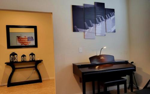 SUNCITY CENTER PIANO HOUSE WITH GORGEOUS SUNSET. in Sun City Center (FL) SUNCITY CENTER PIANO HOUSE WITH GORGEOUS SUNSET. in Sun City Center (FL)