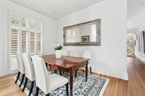 Bronte Beach House With Northerly Views in Bronte Bronte Beach House With Northerly Views in Bronte