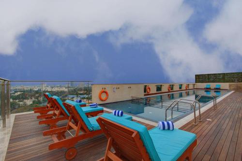 Swimming pool, Holiday Inn Bengaluru Racecourse By IHG in Bangalore Swimming pool, Holiday Inn Bengaluru Racecourse By IHG in Bangalore