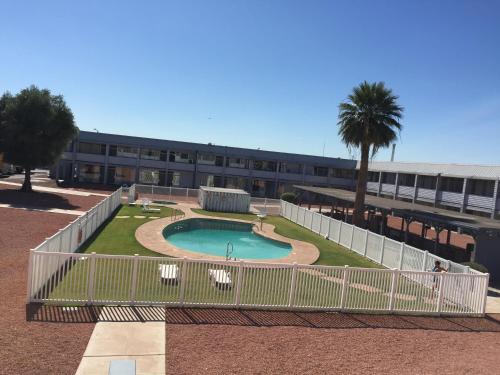 View, EZ8 Motel Airporter in Phoenix (AZ) View, EZ8 Motel Airporter in Phoenix (AZ)