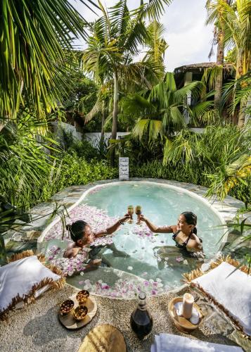 Hot tub, Buena Vida Resort and Spa in Malapascua Island Hot tub, Buena Vida Resort and Spa in Malapascua Island