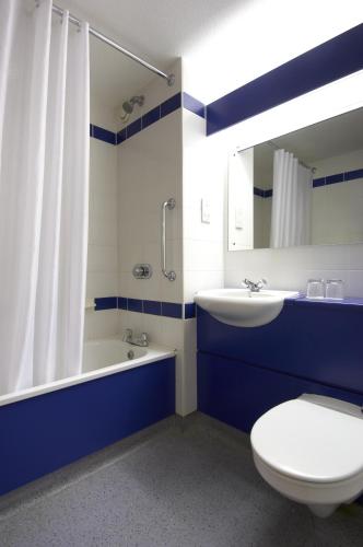Łazienka, Travelodge Dublin Airport North 'Swords' in Dublin Łazienka, Travelodge Dublin Airport North 'Swords' in Dublin