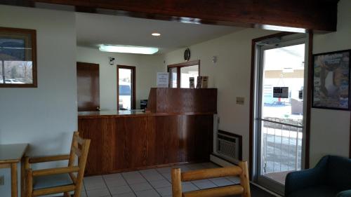 Előcsarnok, A Wyoming Inn in Cody Előcsarnok, A Wyoming Inn in Cody