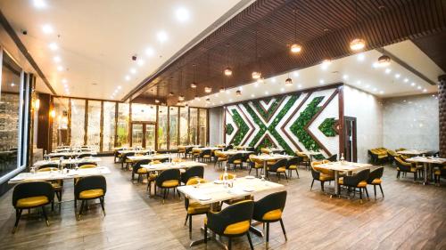 Restaurant, Leroy grand, Yeshwanthpur near Yashwanthpur Railway Station Restaurant, Leroy grand, Yeshwanthpur near Yashwanthpur Railway Station