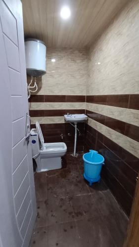 Bathroom, The Hostelers Homestay - Near ISBT, ByPass, Advance Study and HPU Simla in Shimla Bathroom, The Hostelers Homestay - Near ISBT, ByPass, Advance Study and HPU Simla in Shimla