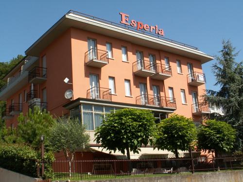 Entrada, Albergo Esperia in Salsomaggiore Terme Entrada, Albergo Esperia in Salsomaggiore Terme