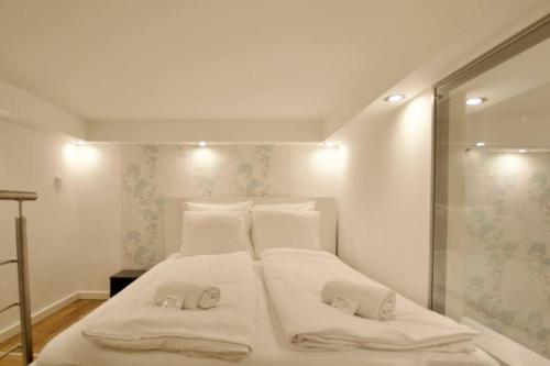 Standard Apartment by Hi5- Charming Apartment