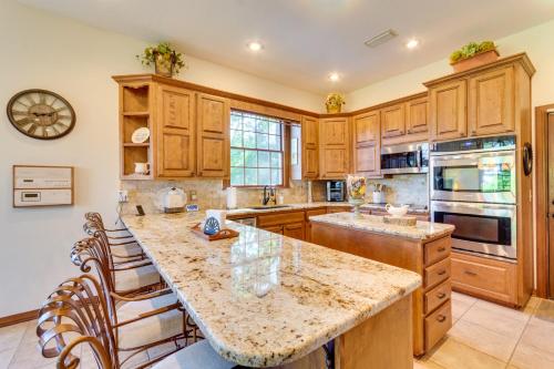 Spacious Greenbrier Vacation Rental on about 4 Acres! in Greenbrier (AR) Spacious Greenbrier Vacation Rental on about 4 Acres! in Greenbrier (AR)