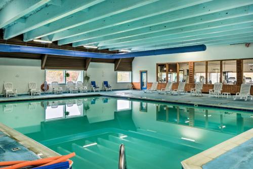 Alpine Lake Resort Cabin Rental with Pool Access! in Терра-Алта Alpine Lake Resort Cabin Rental with Pool Access! in Терра-Алта
