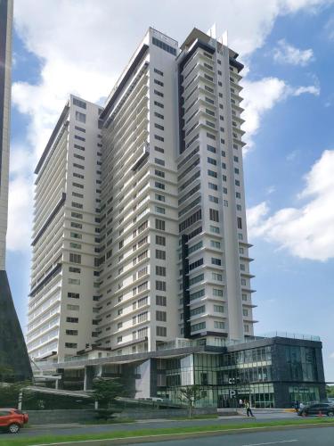 Exterior view, Brittany Hotel BGC in Bonifacio Global City (BGC) / Taguig Exterior view, Brittany Hotel BGC in Bonifacio Global City (BGC) / Taguig
