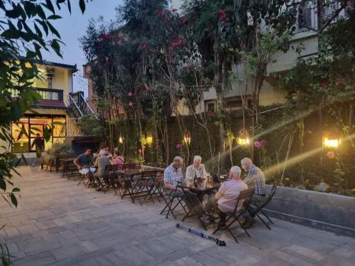 Bouddha Green Hotel in باودا جورباتي Bouddha Green Hotel in باودا جورباتي