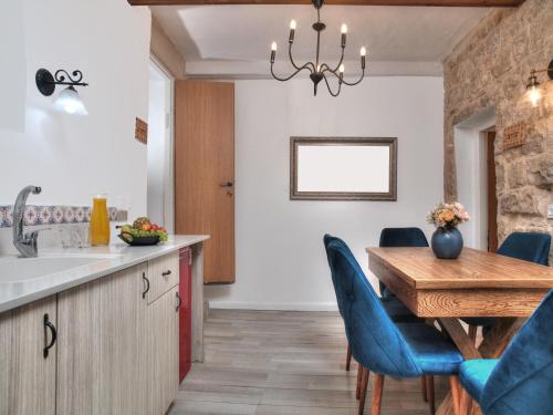 キッチン, אבני החושן - סוויטות יוקרה בצפת העתיקה - Avnei Hachoshen - Luxury Suites in the Old City in サフェド キッチン, אבני החושן - סוויטות יוקרה בצפת העתיקה - Avnei Hachoshen - Luxury Suites in the Old City in サフェド