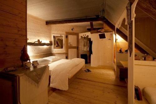 This photo about AD Fort Hensel shared on HyHotel.com