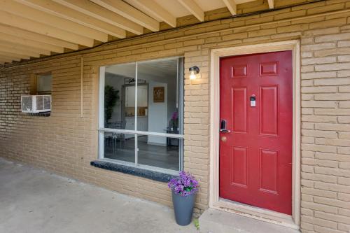 Lovely Dallas Vacation Rental about 2 Mi to Deep Ellum in 주니어스 하이츠 Lovely Dallas Vacation Rental about 2 Mi to Deep Ellum in 주니어스 하이츠
