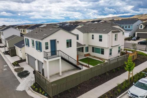 California Midterm Rental with Fenced Yard! in Tracy California Midterm Rental with Fenced Yard! in Tracy