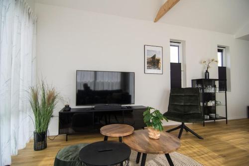 Shared lounge/TV area, Ferienhaus mit Zugang zum Wasser in Dongeradeel Shared lounge/TV area, Ferienhaus mit Zugang zum Wasser in Dongeradeel