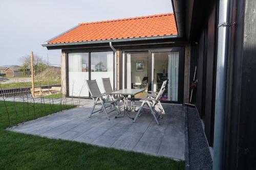 Balcony/terrace, Ferienhaus mit Zugang zum Wasser in Dongeradeel Balcony/terrace, Ferienhaus mit Zugang zum Wasser in Dongeradeel