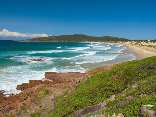 Comfort Luxury and Surrounded by Popular Beaches in Praia One Mile Comfort Luxury and Surrounded by Popular Beaches in Praia One Mile