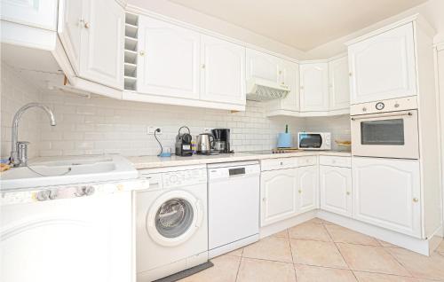 cuisine, Lovely Home In Saint Raphael in Vallon de Coste cuisine, Lovely Home In Saint Raphael in Vallon de Coste