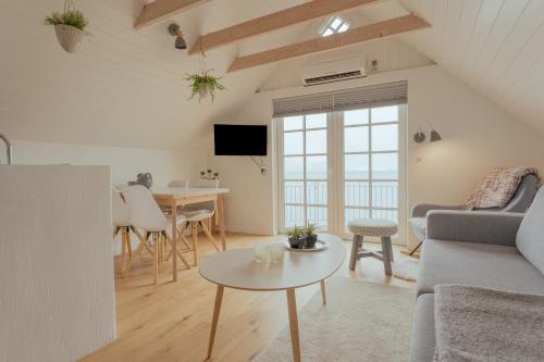 מתקני המלון, Unique boathouse by the foreshore / Sea view in Soldarfjordur מתקני המלון, Unique boathouse by the foreshore / Sea view in Soldarfjordur