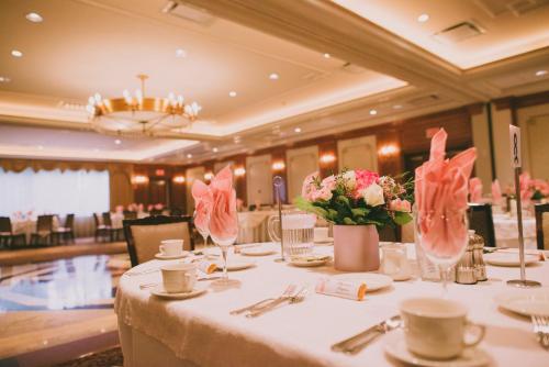 餐廳, 諾沃克酒店及會議中心 (Norwalk Inn and Conference Center) in 巴拉加 (CT) 餐廳, 諾沃克酒店及會議中心 (Norwalk Inn and Conference Center) in 巴拉加 (CT)