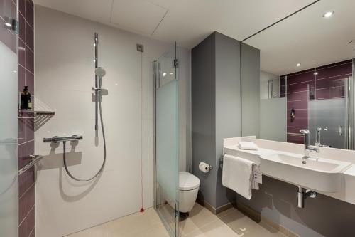 Phòng tắm, Premier Inn Duesseldorf City Friedrichstadt in Dusseldorf Phòng tắm, Premier Inn Duesseldorf City Friedrichstadt in Dusseldorf