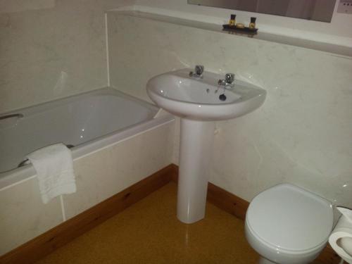 Bathroom, Caledonian Hotel in Fort Augustus Town Center Bathroom, Caledonian Hotel in Fort Augustus Town Center