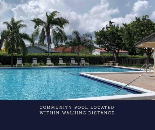 Tropical Oasis home w Community Pool great area in Sunset Tropical Oasis home w Community Pool great area in Sunset