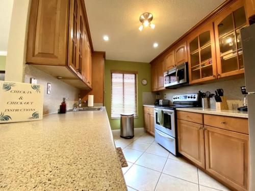 Tropical Oasis home w Community Pool great area in Sunset Tropical Oasis home w Community Pool great area in Sunset