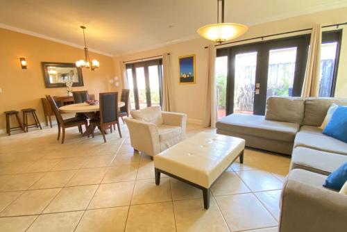 Tropical Oasis home w Community Pool great area in Sunset Tropical Oasis home w Community Pool great area in Sunset