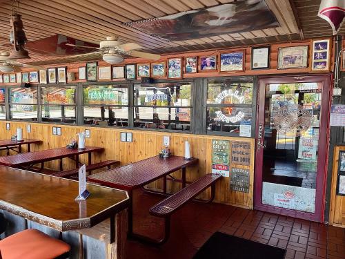 水牛城牧場汽車旅館 (Buffalo Chip's Ranch House Motel) in 波尼他泉 (FL) 水牛城牧場汽車旅館 (Buffalo Chip's Ranch House Motel) in 波尼他泉 (FL)