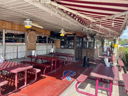 水牛城牧場汽車旅館 (Buffalo Chip's Ranch House Motel) in 波尼他泉 (FL) 水牛城牧場汽車旅館 (Buffalo Chip's Ranch House Motel) in 波尼他泉 (FL)
