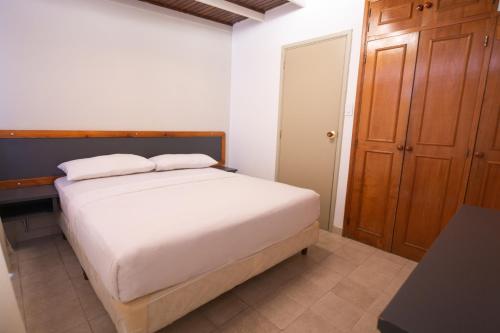 LAS OLAS HOTEL in Пуерто Ла Крус LAS OLAS HOTEL in Пуерто Ла Крус