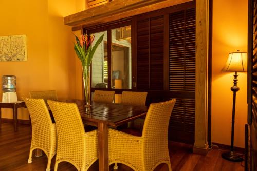 Tropical Breeze in Palmetto Bay in Palmetto Bay Tropical Breeze in Palmetto Bay in Palmetto Bay