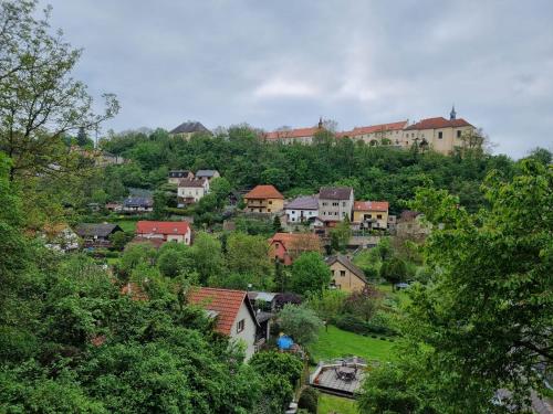 Nižbor samostatný domek v zahradě (Nizbor samostatny domek v zahrade) in 新雅奇莫夫 Nižbor samostatný domek v zahradě (Nizbor samostatny domek v zahrade) in 新雅奇莫夫
