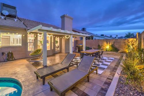 Sunset Swim - Modern Vegas Heated Pool Retreat in Boulder City Sunset Swim - Modern Vegas Heated Pool Retreat in Boulder City