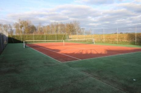 Tennis court, Grande maison de ville proche de Disney in Coulommiers Tennis court, Grande maison de ville proche de Disney in Coulommiers