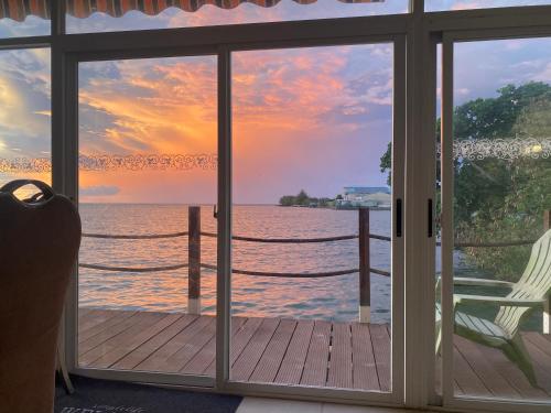 Seaward 270 degrees deluxe ocean view room with queen bed in Koror Island Seaward 270 degrees deluxe ocean view room with queen bed in Koror Island