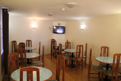 Pub/Hol, Hotel Royal Mansart near Montmartre Pub/Hol, Hotel Royal Mansart near Montmartre