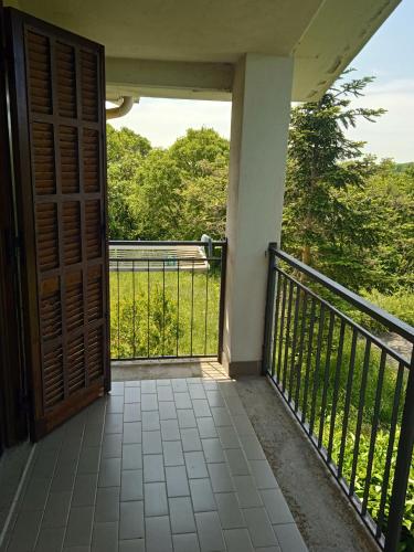 Balcony/terrace, Stupenda villetta con giardino vista lago in Gradoli Balcony/terrace, Stupenda villetta con giardino vista lago in Gradoli