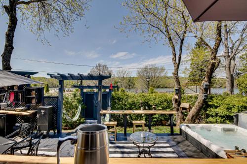 Le petit Manoir Spa et Vue sur rivière St Maurice (Le petit Manoir Spa et Vue sur riviere St Maurice) in 大派爾斯(QC) Le petit Manoir Spa et Vue sur rivière St Maurice (Le petit Manoir Spa et Vue sur riviere St Maurice) in 大派爾斯(QC)