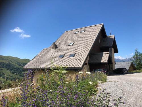 Appartement avec terrasse magnifique vue montagne in Montgellafrey Appartement avec terrasse magnifique vue montagne in Montgellafrey
