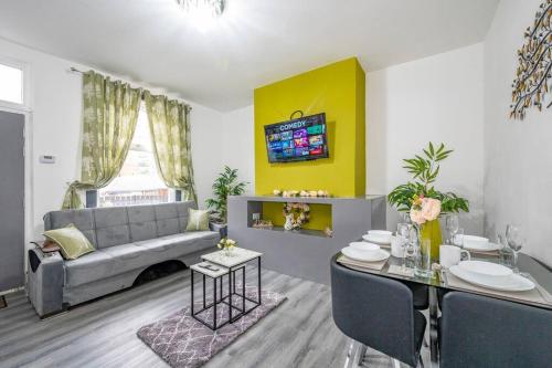 *15w* setup for your most amazing & relaxed stay + Free Parking + Free Fast WiFi * in Hunslet Carr *15w* setup for your most amazing & relaxed stay + Free Parking + Free Fast WiFi * in Hunslet Carr