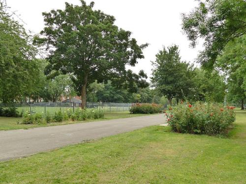 *15w* setup for your most amazing & relaxed stay + Free Parking + Free Fast WiFi * in Hunslet Carr *15w* setup for your most amazing & relaxed stay + Free Parking + Free Fast WiFi * in Hunslet Carr