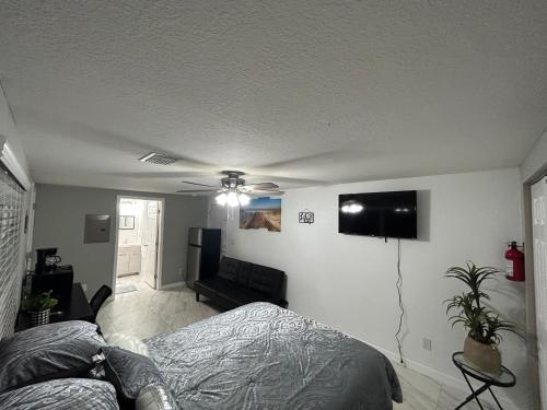 Private Bedroom in South Lakeland in Mulberry (FL) Private Bedroom in South Lakeland in Mulberry (FL)