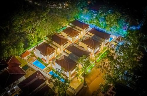 Vedere exterior, Portuguese Splendor: 9BHK Villa, 3 Private Pools! in Goa Vedere exterior, Portuguese Splendor: 9BHK Villa, 3 Private Pools! in Goa