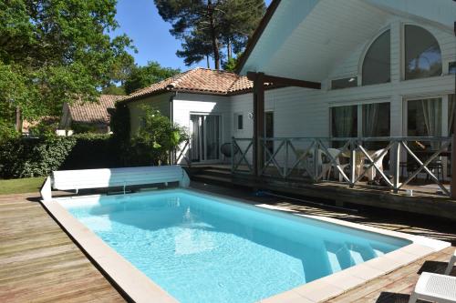 Swimming pool, Louise-Angele in Biscarrosse Lakeside Swimming pool, Louise-Angele in Biscarrosse Lakeside