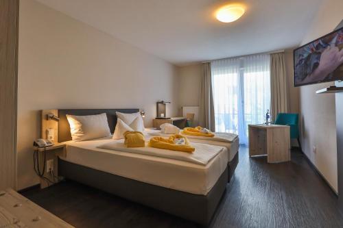 Sonnenhotel Bayerischer Hof inklusive Eintritt ins AquaFit Erlebnisbad in Waldmunchen Sonnenhotel Bayerischer Hof inklusive Eintritt ins AquaFit Erlebnisbad in Waldmunchen